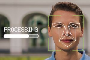 En el análisis del reconocimiento facial intervienen factores como la distancia entre los ojos