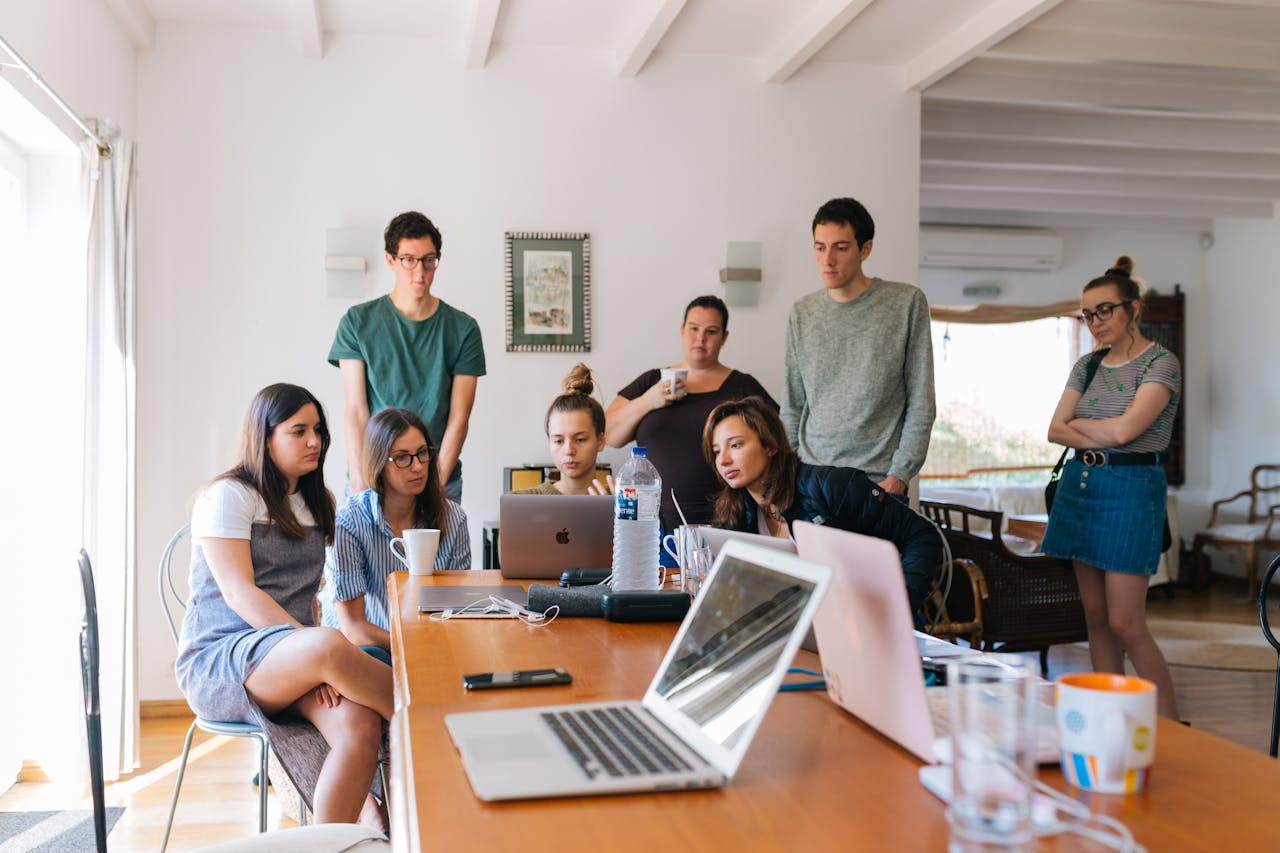 equipo-de-trabajo-formandose-en-compliance-y-pymes