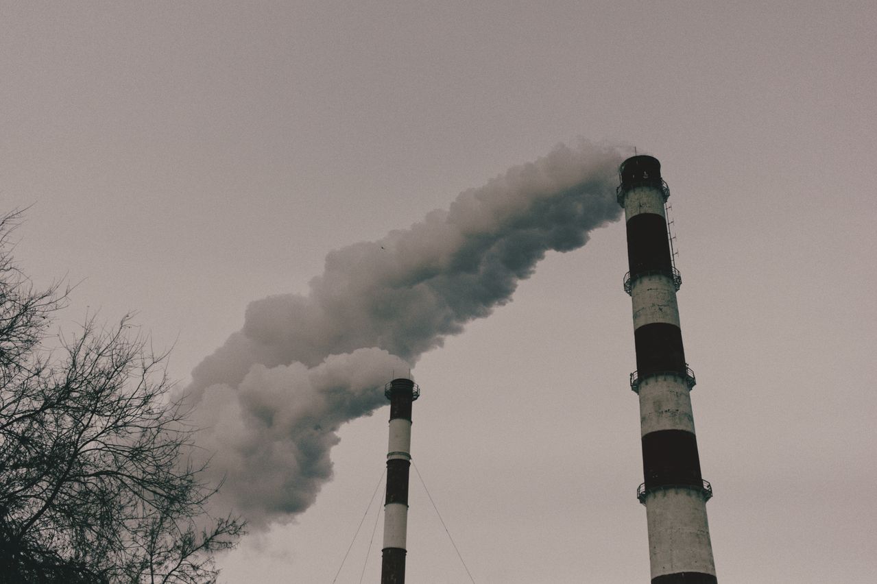 Torres con emisiones que deberán medir su huella de carbono con la entrada en vigor del CBAM