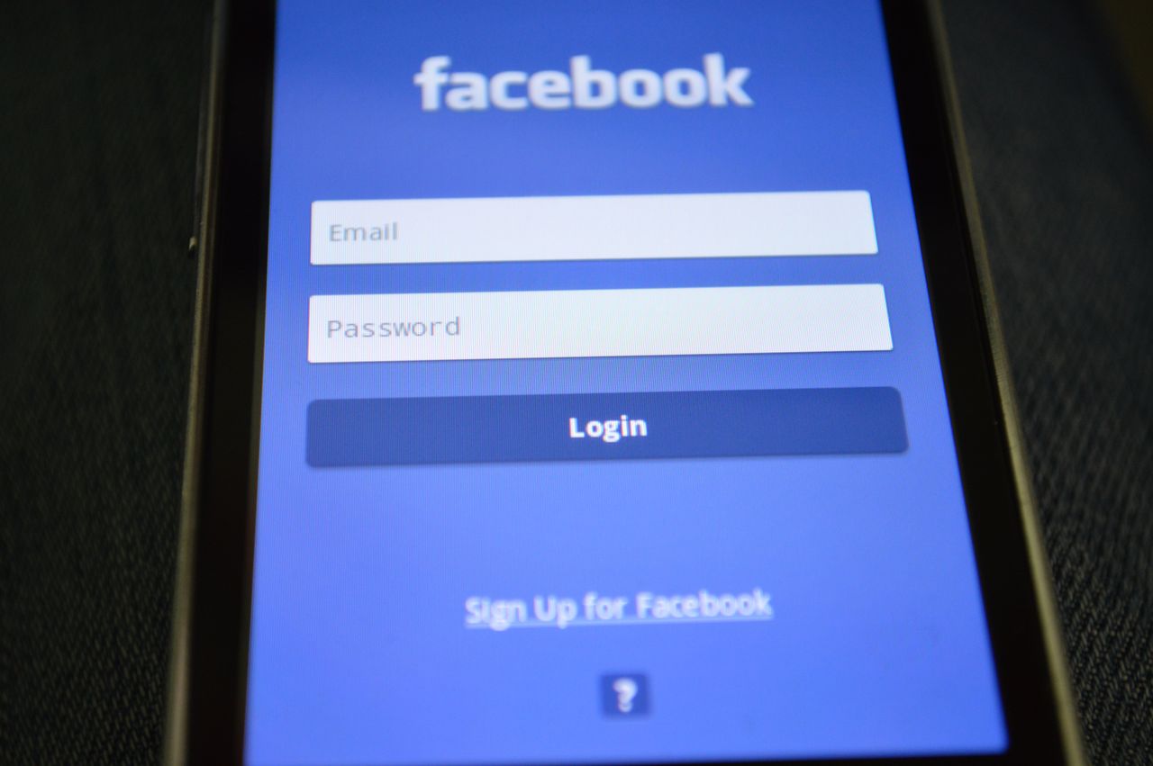 Acceso tradicional a Facebook donde aún no piden passkeys